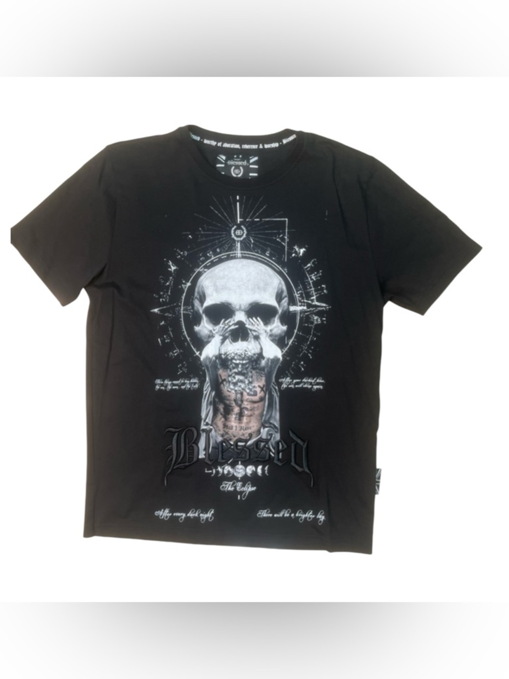 Sz M blessed embroidery Black Graphic Skull Tee - Men